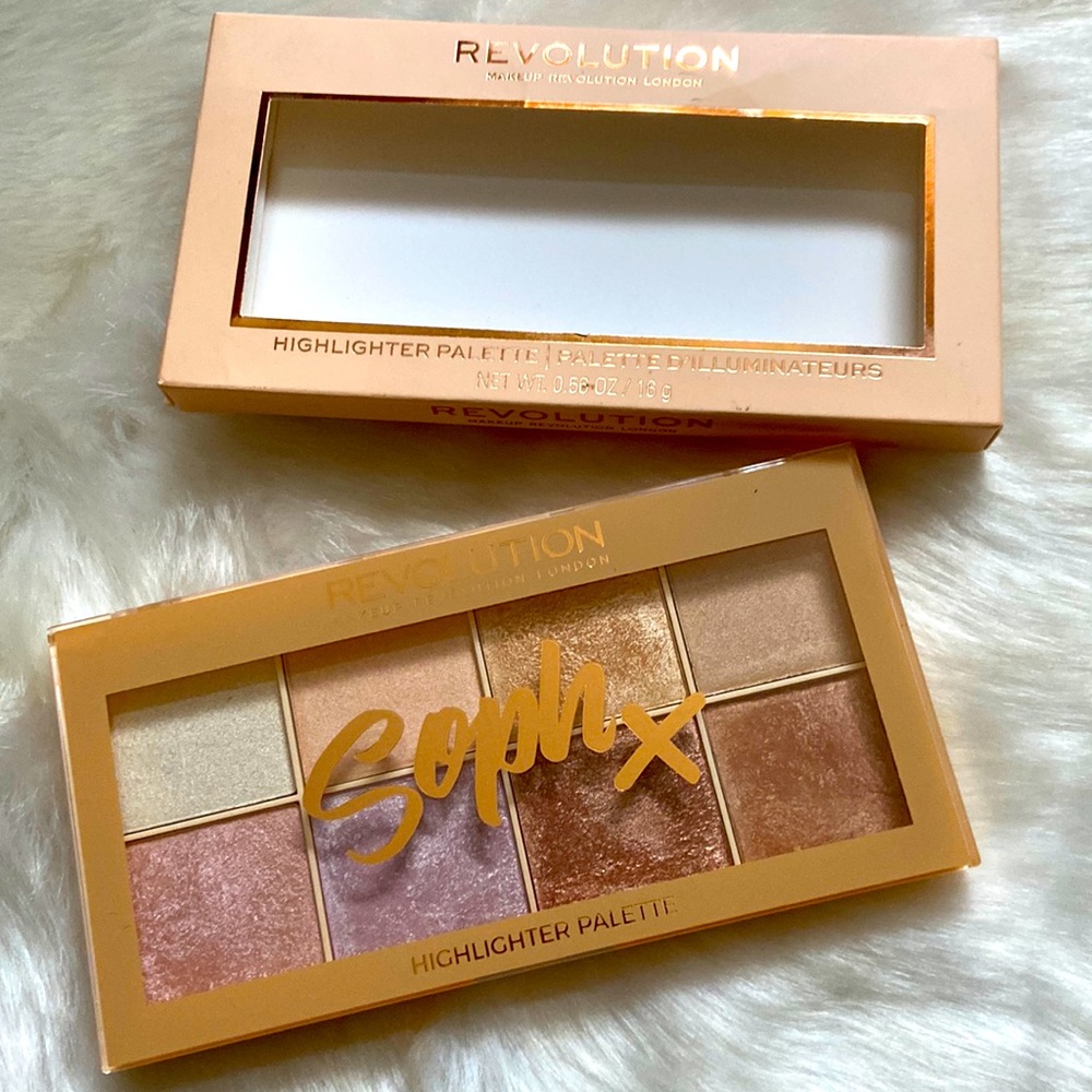 Makeup Revolution London Sophx highlighter palette